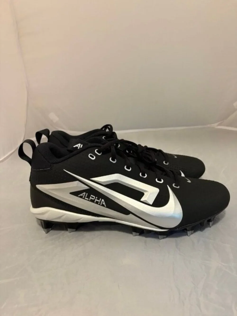 Nike Alpha Menace Varisty 4 Oregon Player PE Football Cleats  display picture 1